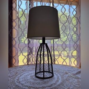 Rustic style table lamp